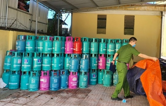 "Cắt tai mài vỏ" bình gas: Nỗi khổ của doanh nghiệp “sạch”