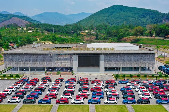 Hành trình kỷ lục Việt Nam của 111 chiếc xe điện VF e34