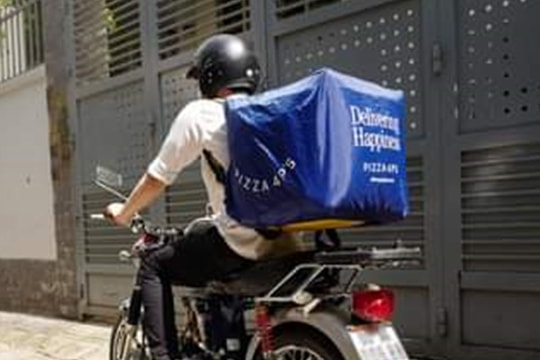 Cú sốc với Pizza 4P’s