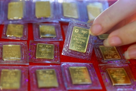 Kinh tế Mỹ tăng trưởng âm, vàng bật tăng trở lại