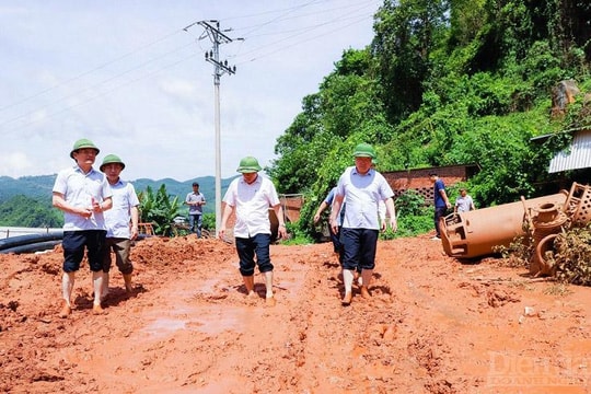 Chủ tịch tỉnh Nghệ An “thị sát” hiện trường sụt lún bất thường tại Quỳ Hợp