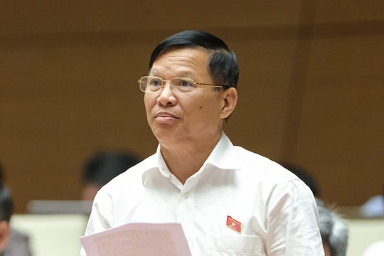 Cần có giải pháp kiềm chế tăng giá xăng