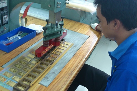 Độc quyền sản xuất vàng miếng SJC làm “méo mó” thị trường