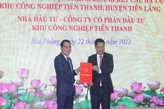 Hải Phòng: Trao giấy chứng nhận đầu tư cho các dự án khu công nghiệp