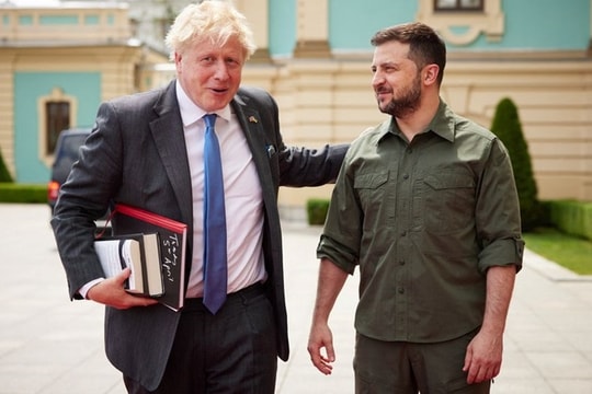 Thủ tướng Anh từ chức, Ukraine sẽ gặp khó trong chiến sự?
