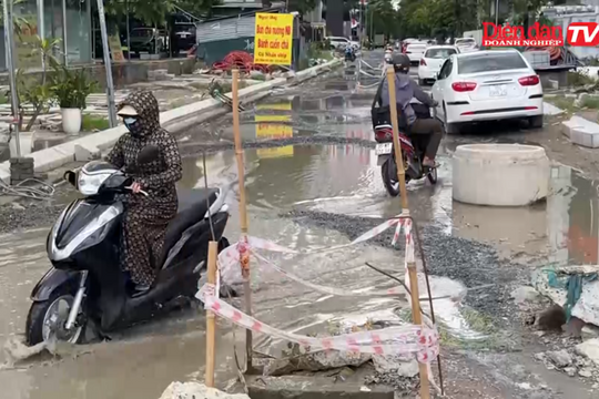 Cầu Giấy (Hà Nội): Nhếch nhác 200m đường thi công 2 năm không xong