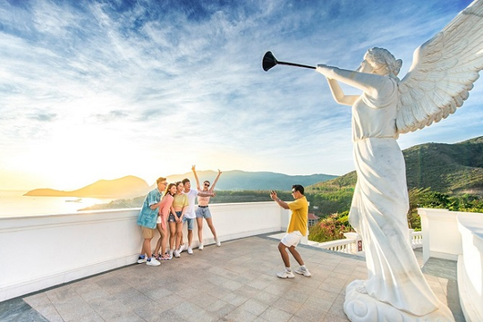 Cao điểm du lịch: Chi chục triệu vẫn “đỏ mắt” tìm phòng