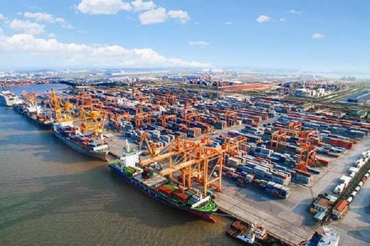 Kịp thời giải quyết kiến nghị thu phí hạ tầng cảng biển bất hợp lí