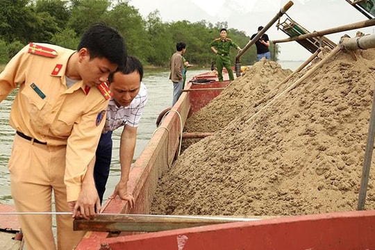 “Nóng” tình trạng khai thác khoáng sản trái phép ở Nghệ An, Hà Tĩnh