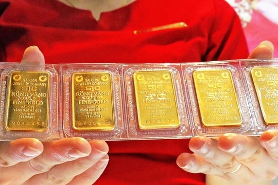 Vàng giảm giá mạnh sau khi FED tăng lãi suất