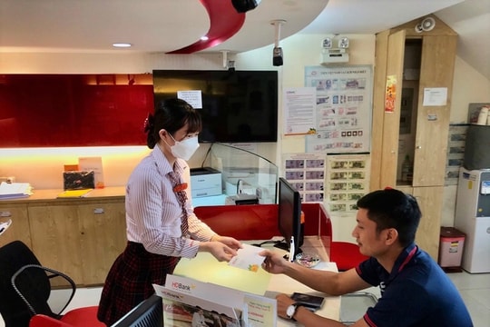 Người dân chuộng mua ngoại tệ online, nhận ngoại tệ mặt