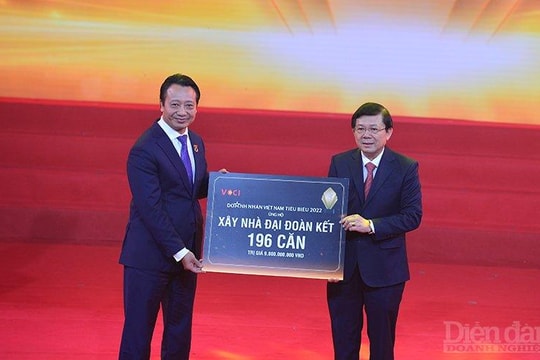 Doanh nhân Việt Nam tiêu biểu ủng hộ xây dựng 212 căn nhà Đại đoàn kết