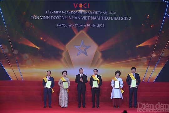 6 doanh nhân tiêu biểu đóng góp xuất sắc trong phòng, chống COVID-19 được tôn vinh