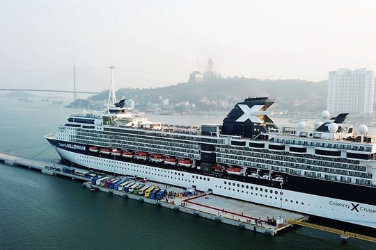 Quảng Ninh mở tuyến vận tải container