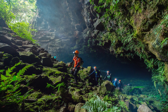 Phát hiện mới trong lòng hang động núi lửa dài nhất Đông Nam Á