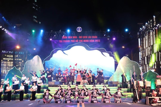 Đặc sắc lễ hội đường phố đêm khai mạc tuần Văn hóa - Du lịch Lai Châu