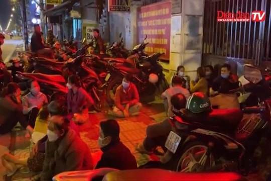 TP.HCM: Vì sao người lao động đổ xô đi rút BHXH 1 lần?