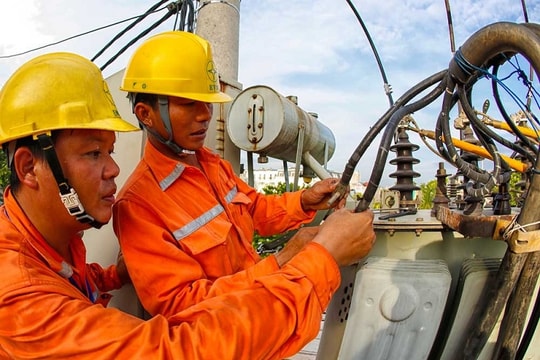 Khó có thể điều chỉnh giá điện như giá xăng dầu