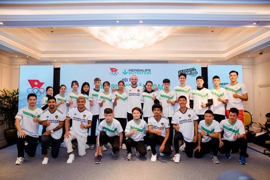 Đội L.A Galaxy đến thăm Mái Ấm Bà Chiểu