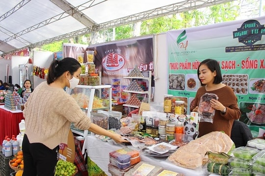 Chợ Tết công đoàn – Tết “sớm” của người lao động