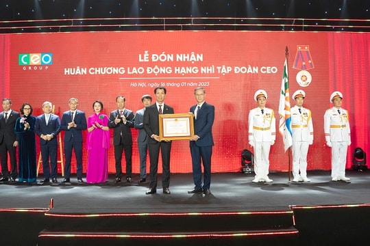 Tập đoàn CEO đón nhận Huân chương Lao động hạng Nhì