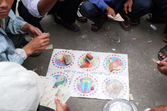 Cờ bạc vui xuân coi chừng “mất Tết”