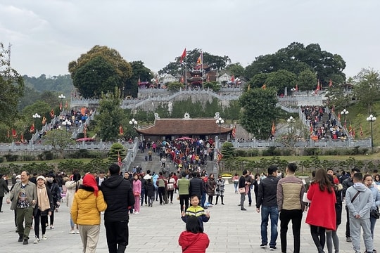 Quảng Ninh: Du lịch tâm linh hút khách những ngày đầu xuân