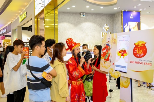 Thị trường mua sắm ngày thần tài năm Quý Mão