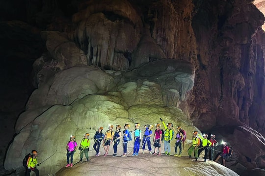 Mạo hiểm đỉnh cao với hố sụt Kong