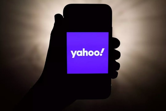 Yahoo “đầu hàng” Facebook, Google