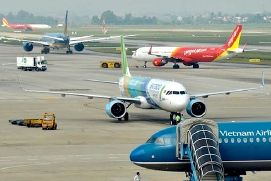 Chưa thoát khó, doanh nghiệp kiến nghị bỏ trần giá vé máy bay