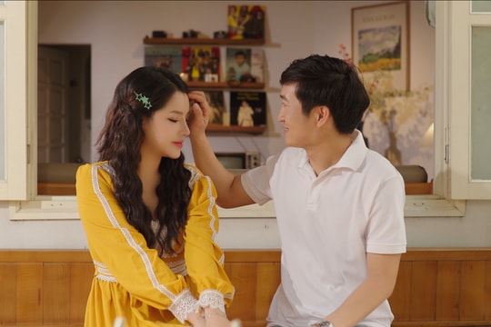 Kể lại câu chuyện tình yêu đầy cảm xúc qua ca khúc “Kẹp tóc màu xanh”