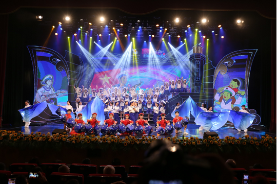 Xúc động chương trình giao lưu nghệ thuật "Trái tim biển đảo"