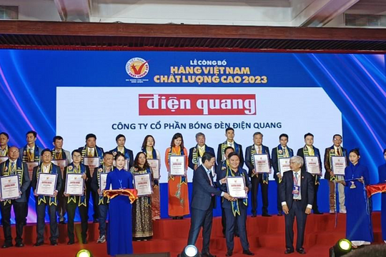 Năm thứ 27 liên tiếp Điện Quang đạt danh hiệu Hàng Việt Nam chất lượng cao