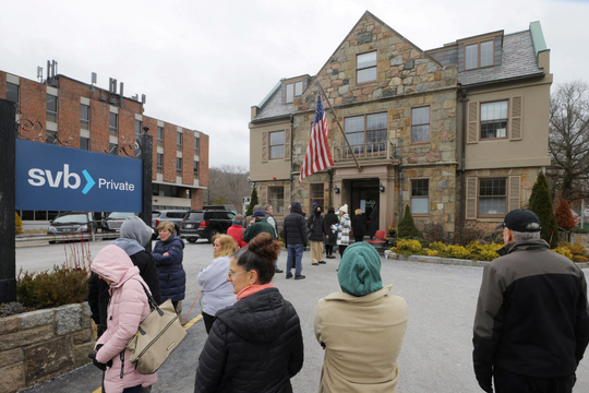 Nguy cơ lạm phát toàn cầu kéo dài từ những cuộc giải cứu