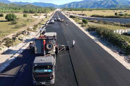 TIN NÓNG CHÍNH PHỦ: Thí điểm tháo gỡ khó khăn cấp phép khai thác đất phục vụ dự án cao tốc Bắc - Nam