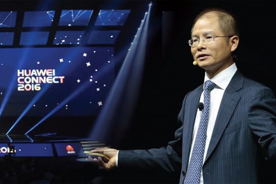 Huawei “chật vật” vượt qua giông bão