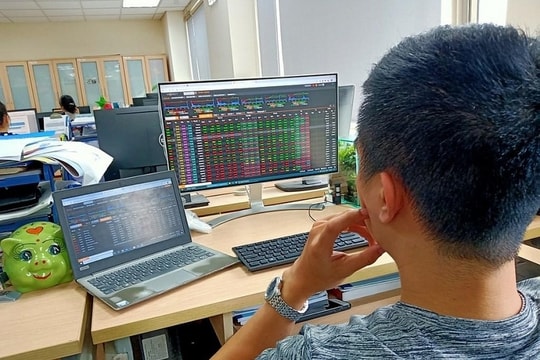 Thị trường chứng khoán “hưng phấn”, nhà đầu tư nên thận trọng