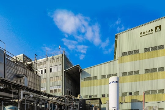 Cổ phiếu MSR tiếp năng lượng với tin làm pin cho xe Vinfast