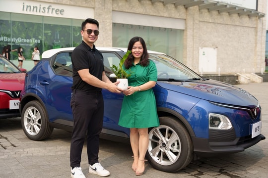 VinFast chính thức bàn giao xe VF 5 Plus cho khách hàng
