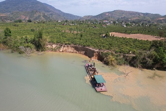Đắk Nông: Người dân kêu trời vì khai thác cát