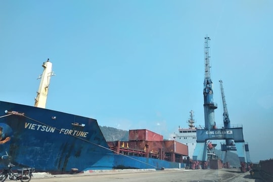 Vì sao tuyến vận tải container quốc tế qua cảng Cửa Lò bị ngừng?