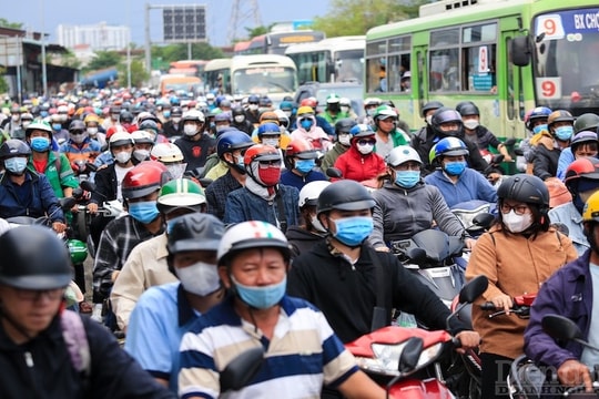 Nghỉ lễ giỗ tổ Hùng Vương và 30/4-1/5: Dòng người di chuyển từ TP.HCM về quê nghỉ lễ