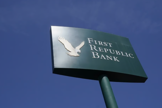 First Republic Bank bị buộc “bán mình” cho JPMorgan Chase