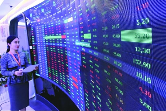 Cổ phiếu “vua” vẫn “vững ngai”