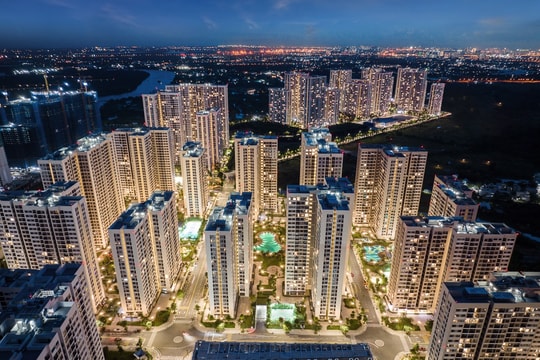 Thị trường bất động sản tăng nhiệt, khách hàng ngóng dự án “hot” tại TP.HCM