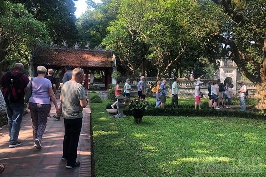 Du lịch tăng trưởng song còn nhiều thách thức