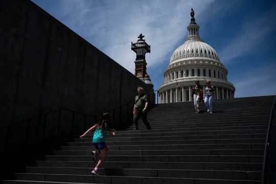 Mỹ thoát vỡ nợ, ông Biden lại đối diện bài toán hóc búa