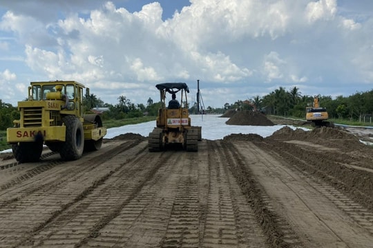 Đồng Tháp: Giải “cơn khát” cát xây dựng