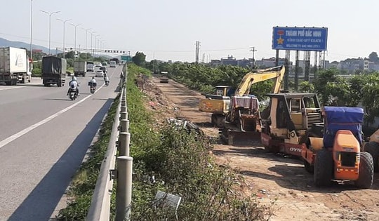 Bộ GTVT nói gì khi cao tốc xây xong nhưng hạng mục đường gom chưa hoàn thiện?